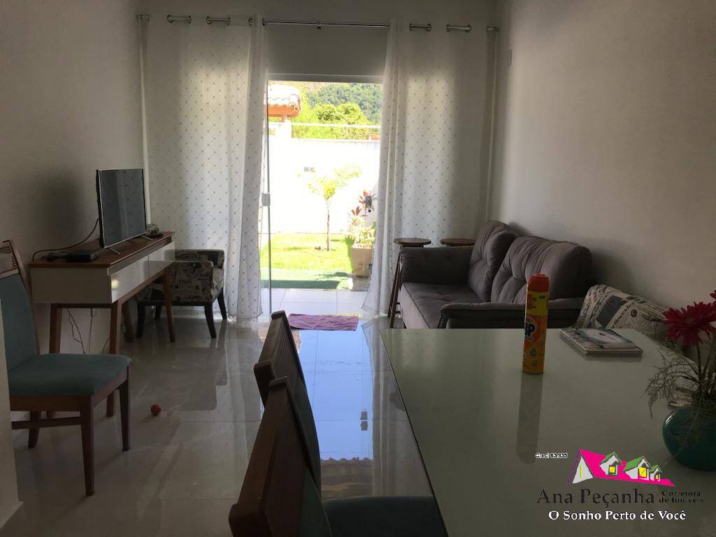 Casa à venda com 2 quartos, 70m² - Foto 4